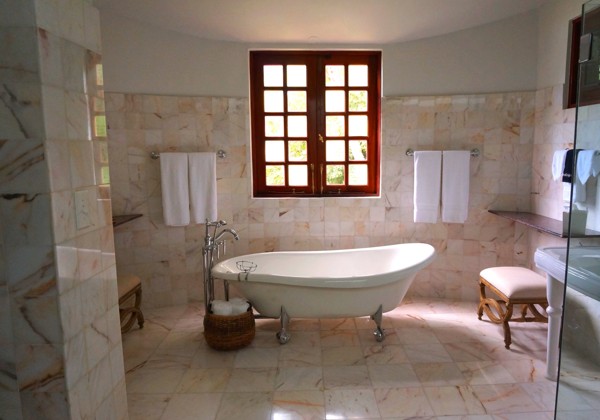 bath-bathroom-bathtub (1)